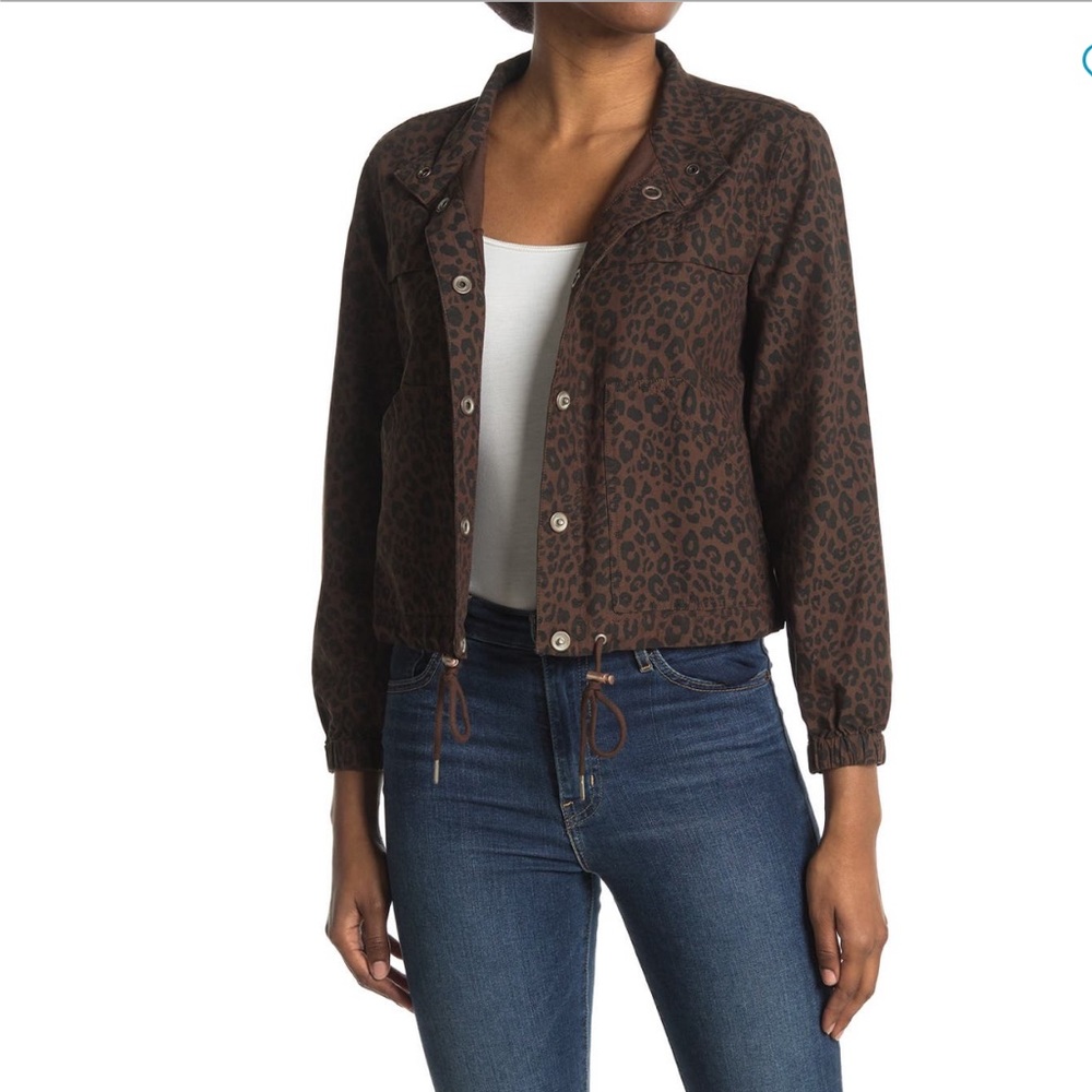 Sanctuary Black Utility Jacket with Cropped Style and V-Neckline
